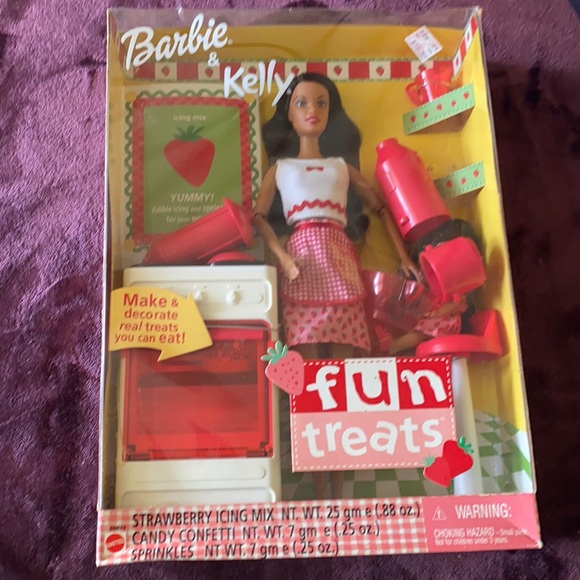Barbie & Kelly Fun Treats 2001 - Picture 1 of 10